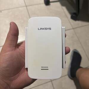 Linksys RE6300 AC750 Boost Wi-Fi Range Extender - Dual-Band Wifi Booster